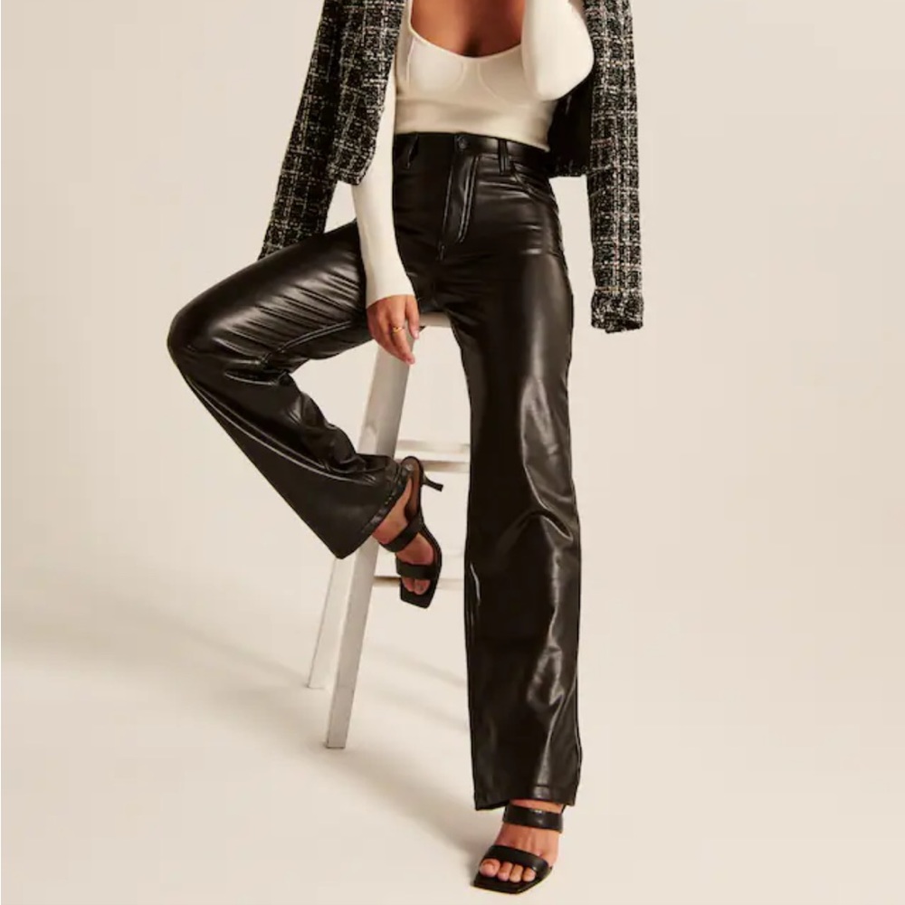 Abercrombie Curve Love Vegan Leather 90s Relaxed Pant